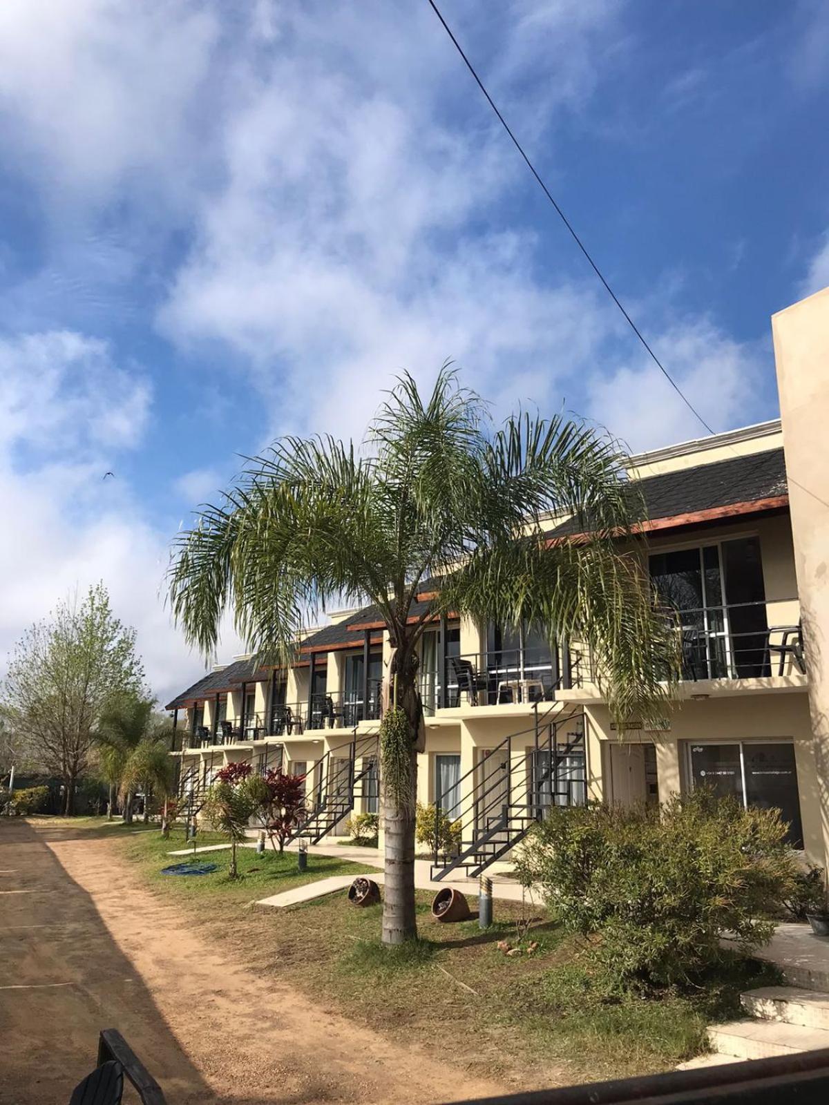 布里萨斯拉戈公寓酒店 Colón 外观 照片